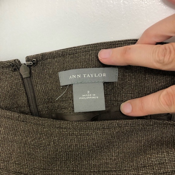 Ann Taylor skirt in brown (size 2) - Picture 3 of 4